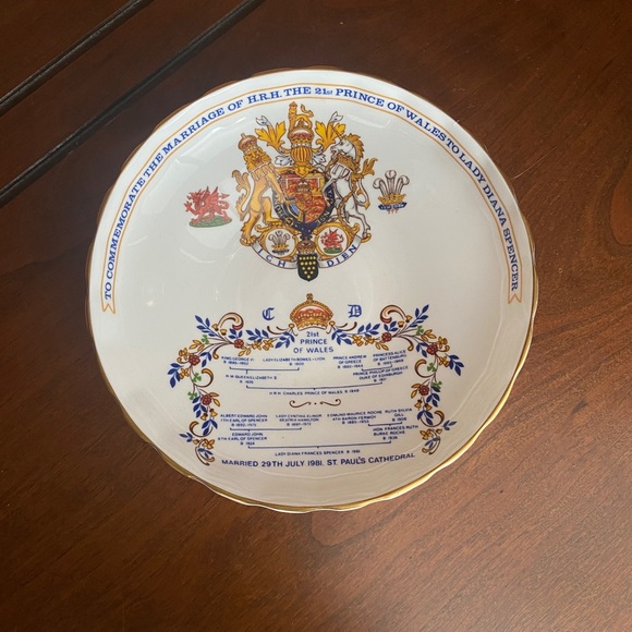Aynsley 1981 Royal Wedding Commemorative dish&mug - Picture 2 of 6